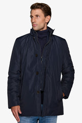 Trench con pettorina blu-Dan John