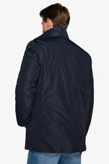 Trench con pettorina blu-Dan John