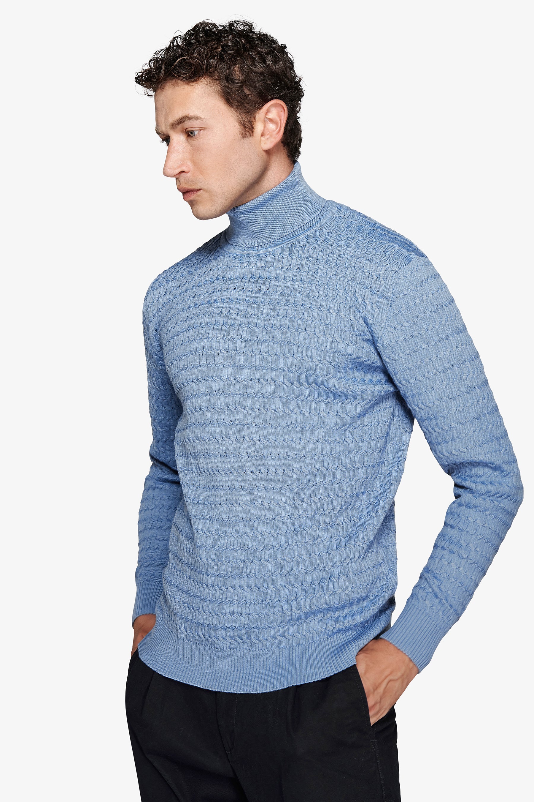 Maglia dolcevita a treccina celeste-Dan John