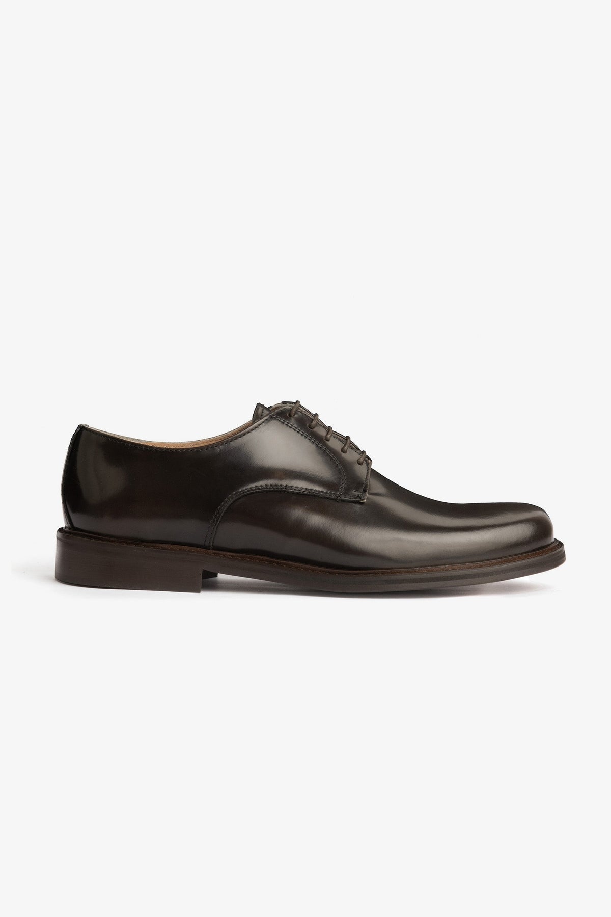 Classic derby shoe with cocoa leather sole