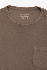 T-shirt girocollo con taschino fango-Dan John