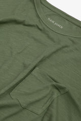 T-shirt girocollo con taschino verde-Dan John